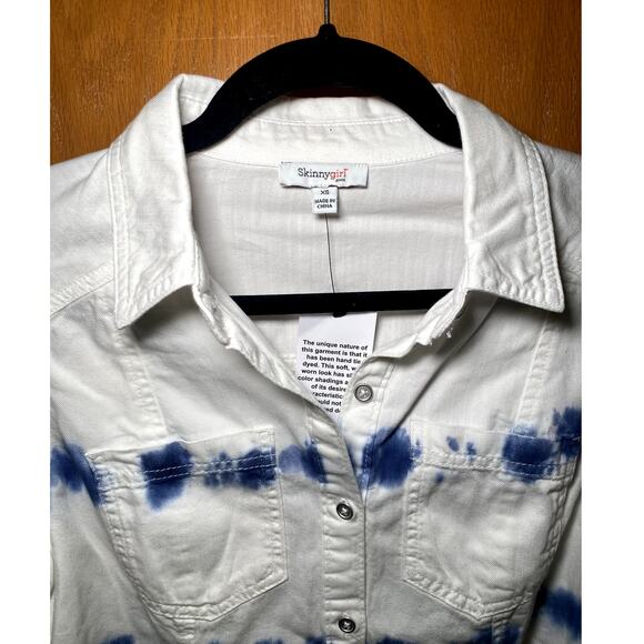Skinnygirl - NWT - Blue & White Tie Dye Denim Button-Down Top - Picture 3 of 10